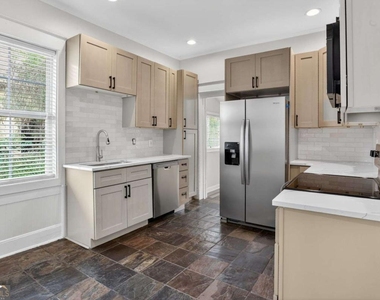 585 Jones Avenue - Photo Thumbnail 10