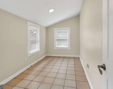 585 Jones Avenue - Photo Thumbnail 12
