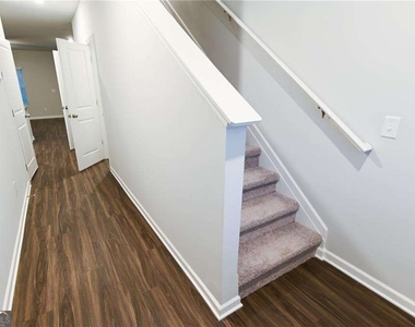 115 Village Green Drive Nw - Photo Thumbnail 2