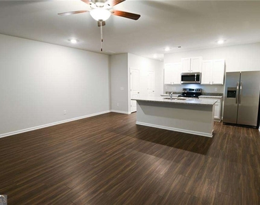 115 Village Green Drive Nw - Photo Thumbnail 5