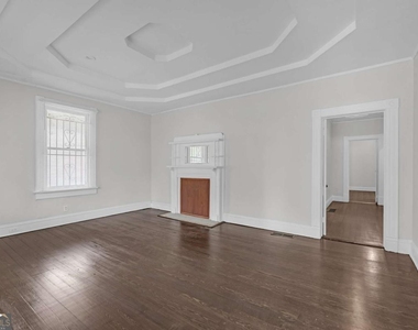 660 Queen Street Sw - Photo Thumbnail 3