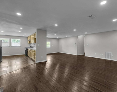 660 Queen Street Sw - Photo Thumbnail 33