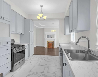 660 Queen Street Sw - Photo Thumbnail 15