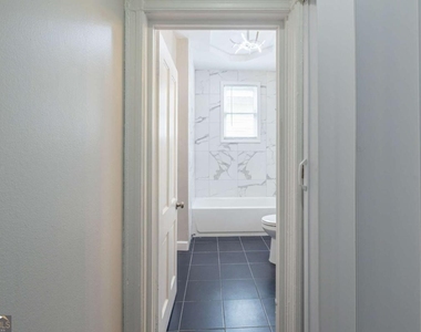 660 Queen Street Sw - Photo Thumbnail 26