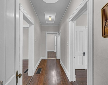 660 Queen Street Sw - Photo Thumbnail 7