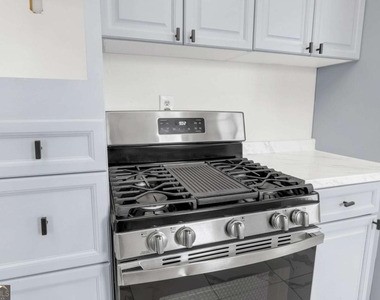 660 Queen Street Sw - Photo Thumbnail 14