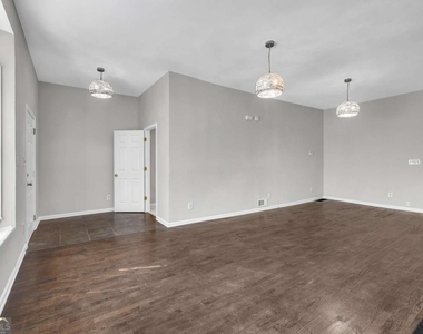 660 Queen Street Sw - Photo Thumbnail 23