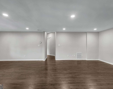 660 Queen Street Sw - Photo Thumbnail 31