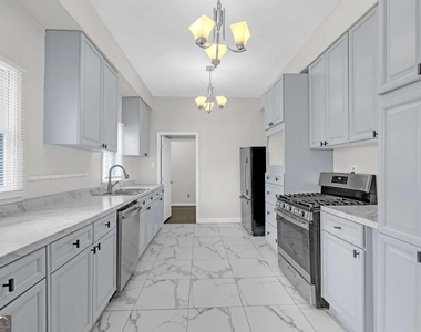 660 Queen Street Sw - Photo Thumbnail 12