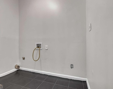 660 Queen Street Sw - Photo Thumbnail 16