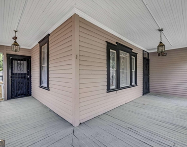 660 Queen Street Sw - Photo Thumbnail 2