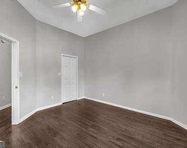 660 Queen Street Sw - Photo Thumbnail 44