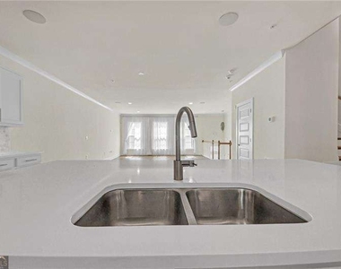 860 Stonehill Lane - Photo Thumbnail 12