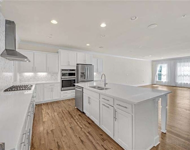 860 Stonehill Lane - Photo Thumbnail 9