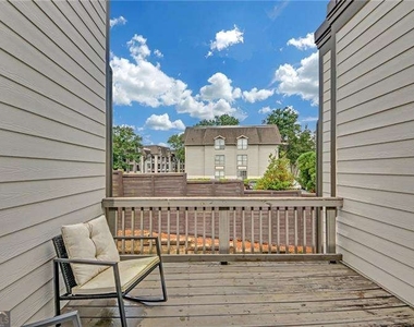 860 Stonehill Lane - Photo Thumbnail 21