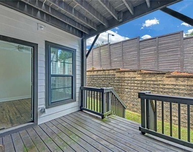 860 Stonehill Lane - Photo Thumbnail 14