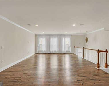 860 Stonehill Lane - Photo Thumbnail 7