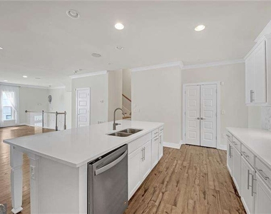 860 Stonehill Lane - Photo Thumbnail 10