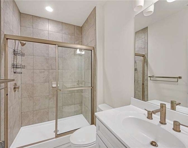 860 Stonehill Lane - Photo Thumbnail 3