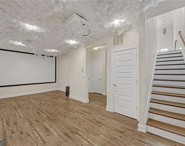 860 Stonehill Lane - Photo Thumbnail 4