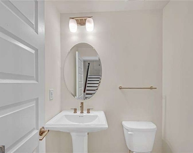 860 Stonehill Lane - Photo Thumbnail 15