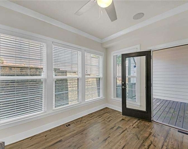 860 Stonehill Lane - Photo Thumbnail 13