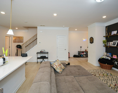 2610 Ravencliff Road - Photo Thumbnail 5