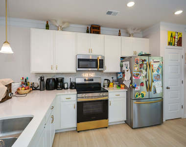 2610 Ravencliff Road - Photo Thumbnail 14