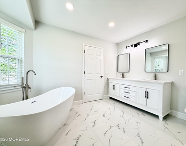1 Whitemarsh Drive - Photo Thumbnail 7
