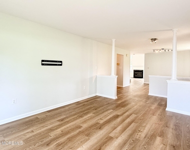 1 Whitemarsh Drive - Photo Thumbnail 4