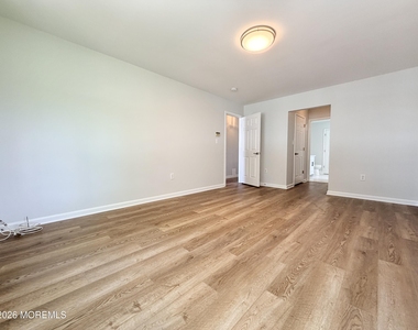 1 Whitemarsh Drive - Photo Thumbnail 6