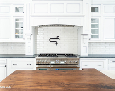 200 Bridlemere Avenue - Photo Thumbnail 4