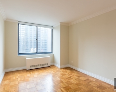West 48th Street - Photo Thumbnail 5