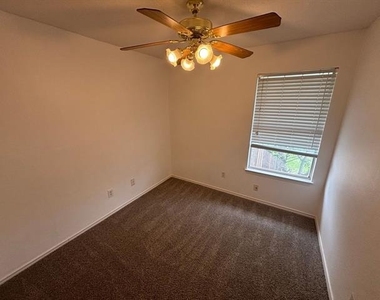 2100 Larkspur Street - Photo Thumbnail 12