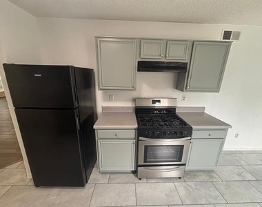 2100 Larkspur Street - Photo Thumbnail 5