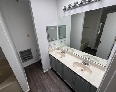 2100 Larkspur Street - Photo Thumbnail 13