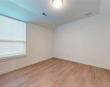 2500 Gaulding Street - Photo Thumbnail 6