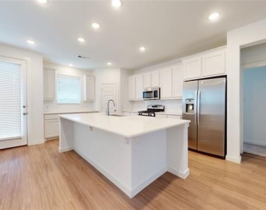 2500 Gaulding Street - Photo Thumbnail 1
