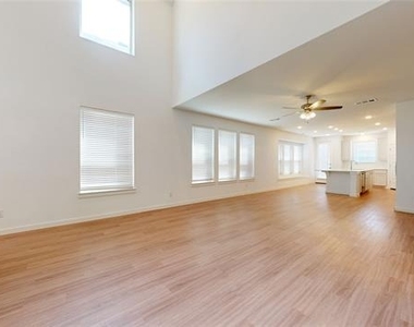 2500 Gaulding Street - Photo Thumbnail 4