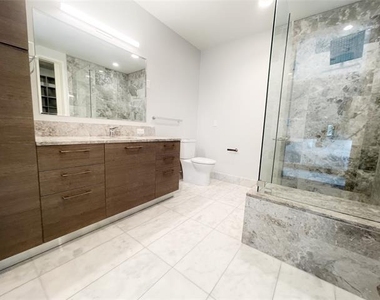 7901 Windrose Avenue - Photo Thumbnail 9
