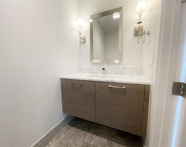 7901 Windrose Avenue - Photo Thumbnail 6