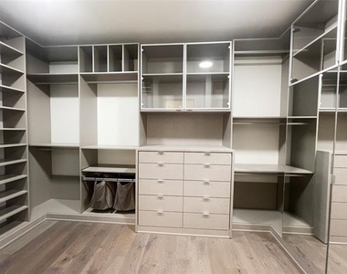 7901 Windrose Avenue - Photo Thumbnail 17