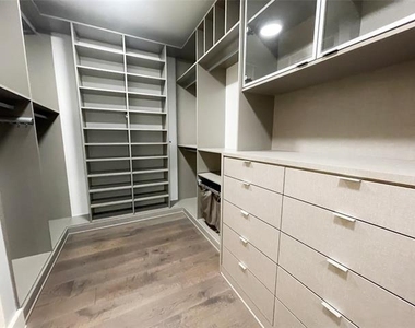 7901 Windrose Avenue - Photo Thumbnail 18