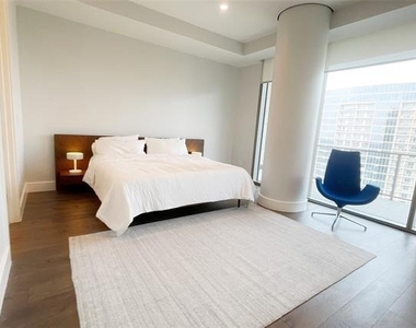 7901 Windrose Avenue - Photo Thumbnail 12