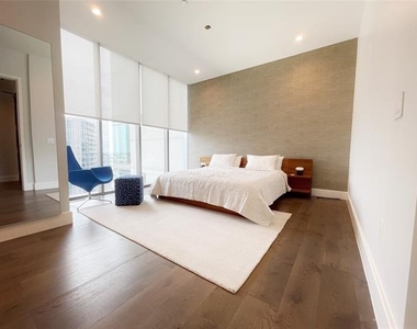 7901 Windrose Avenue - Photo Thumbnail 7