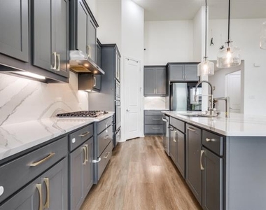 2813 Walker Way - Photo Thumbnail 6