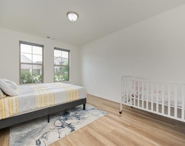 2813 Walker Way - Photo Thumbnail 19
