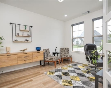 2813 Walker Way - Photo Thumbnail 7