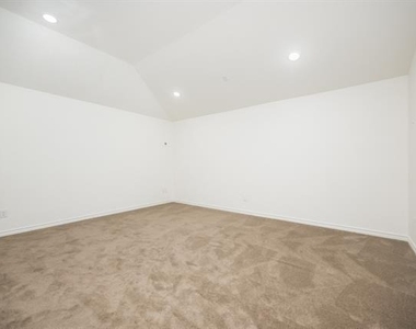 2813 Walker Way - Photo Thumbnail 14