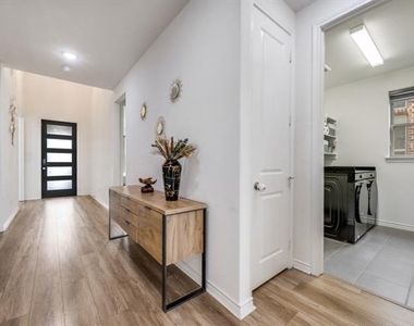 2813 Walker Way - Photo Thumbnail 3